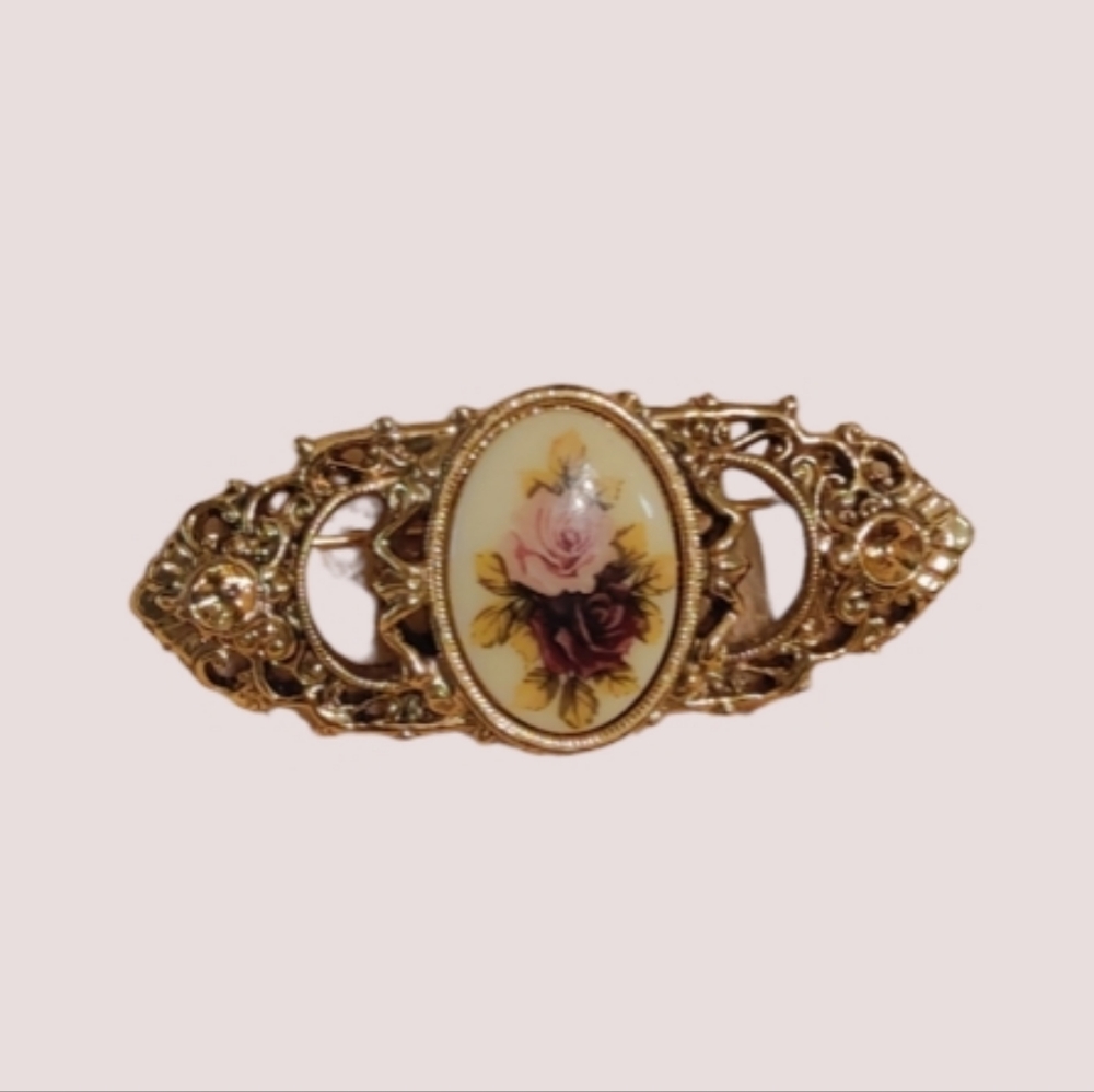 ✨ Vintage | Gold tone Floral Rose Camet Type Pin